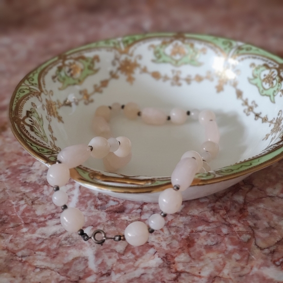 Vintage Single Strand Pink Lucite Necklace - Picture 3 of 4